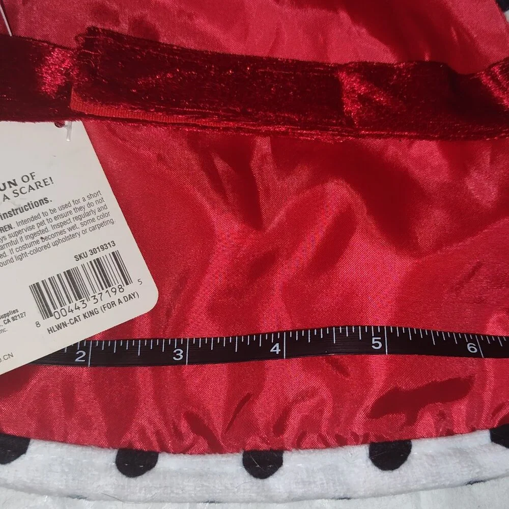 KING KITTY COSTUME FOR CATS / SMALL DOGS NWT